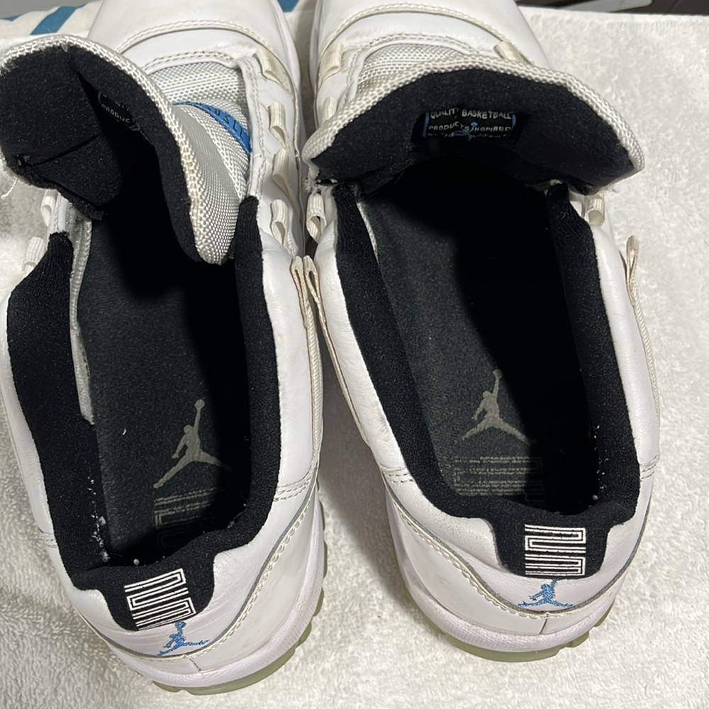 Nike Air Jordan 11 Retro Low Legend Blue White Av2187-117 men's size 9 - Picture 6 of 11